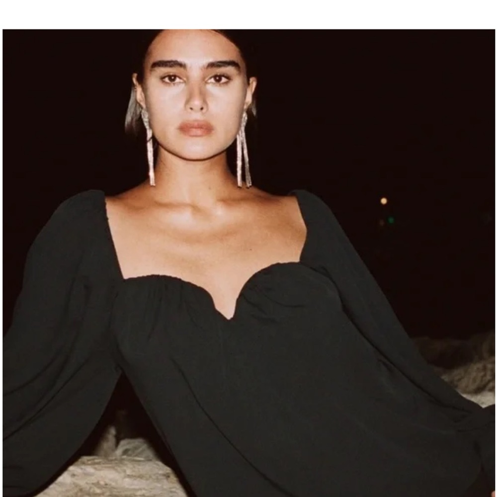 NWT ZARA flowy sweetheart neckline top in black